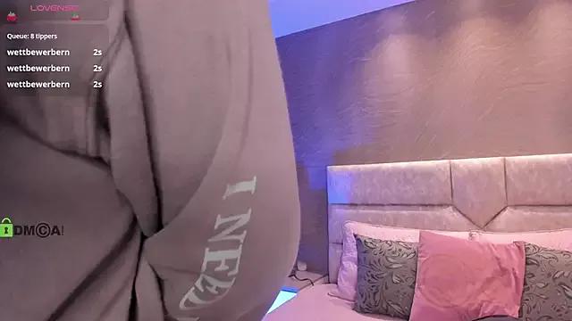 Dulcerose01 from StripChat is Freechat