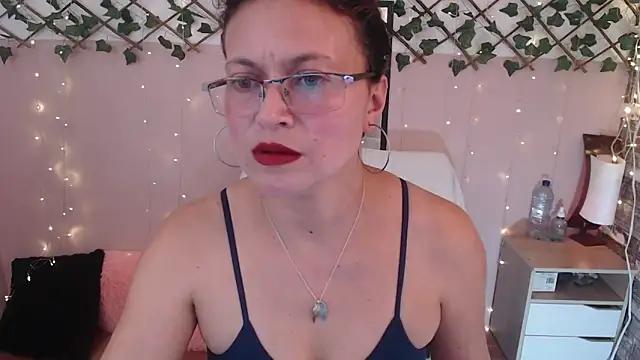 Check-out our online cams range and interact on a personal level with our sweet girls streamers, showing off their voluptuous shapes and toys.