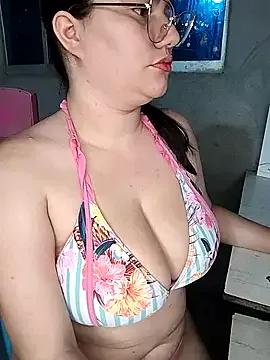 Check-out our online cams range and interact on a personal level with our sweet girls streamers, showing off their voluptuous shapes and toys.