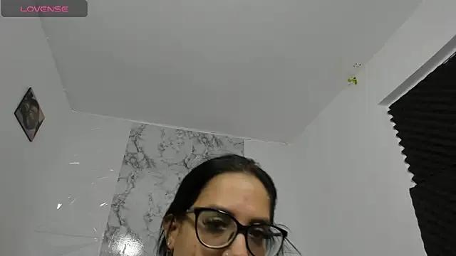 emilyconer — show tits and suck dildo and salive