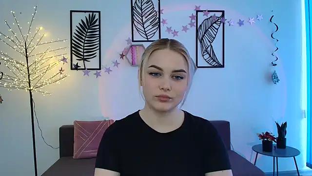 Check-out our online cams range and interact on a personal level with our sweet girls streamers, showing off their voluptuous shapes and toys.