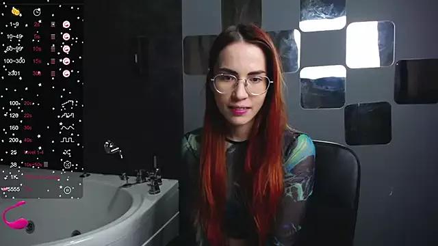 EmilyKents from StripChat is Freechat