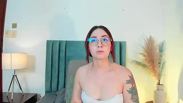 Check-out our online cams range and interact on a personal level with our sweet girls streamers, showing off their voluptuous shapes and toys.