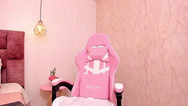 Check-out our online cams range and interact on a personal level with our sweet girls streamers, showing off their voluptuous shapes and toys.