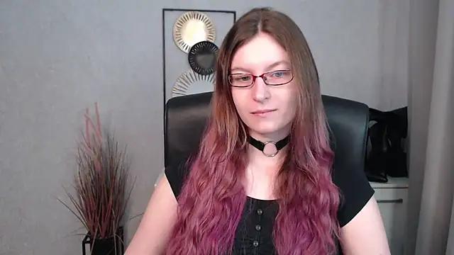 Check-out our online cams range and interact on a personal level with our sweet girls streamers, showing off their voluptuous shapes and toys.