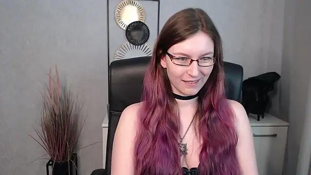 Check-out our online cams range and interact on a personal level with our sweet girls streamers, showing off their voluptuous shapes and toys.