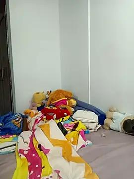 Check-out our online cams range and interact on a personal level with our sweet girls streamers, showing off their voluptuous shapes and toys.