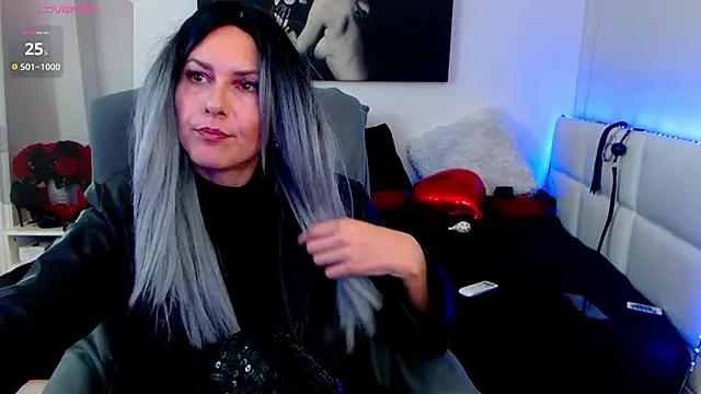 Check-out our online cams range and interact on a personal level with our sweet girls streamers, showing off their voluptuous shapes and toys.