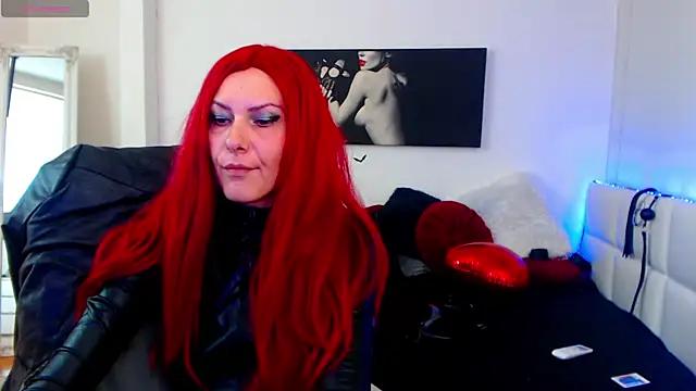 Check-out our online cams range and interact on a personal level with our sweet girls streamers, showing off their voluptuous shapes and toys.