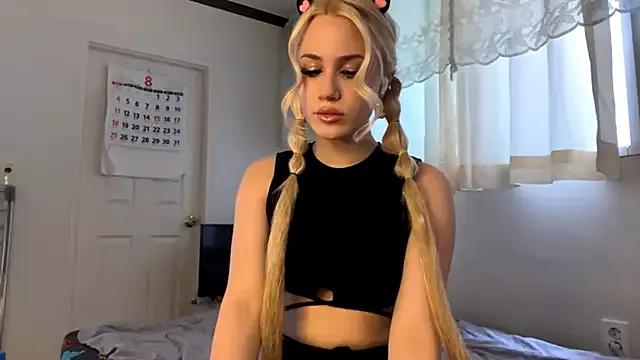Check-out our online cams range and interact on a personal level with our sweet girls streamers, showing off their voluptuous shapes and toys.