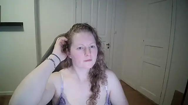 Check-out our online cams range and interact on a personal level with our sweet girls streamers, showing off their voluptuous shapes and toys.