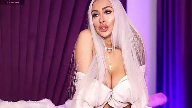 Check-out our online cams range and interact on a personal level with our sweet girls streamers, showing off their voluptuous shapes and toys.