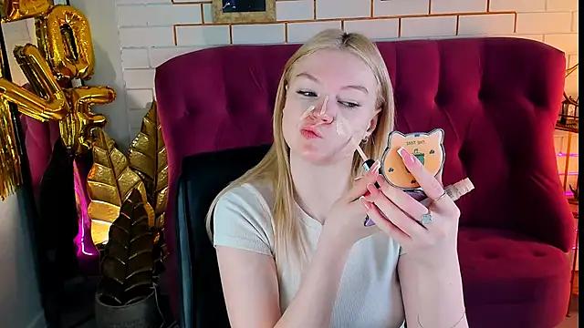 Check-out our online cams range and interact on a personal level with our sweet girls streamers, showing off their voluptuous shapes and toys.