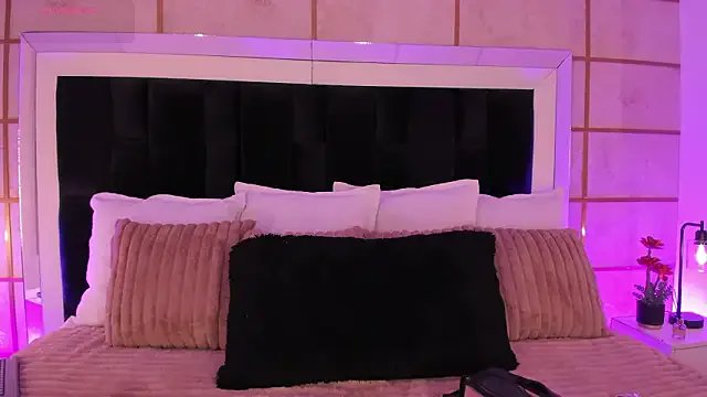 GretaVelvet — Fingering ass and domi in clit