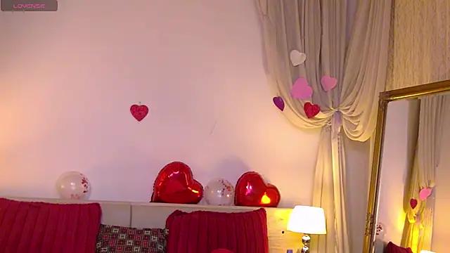 Check-out our online cams range and interact on a personal level with our sweet girls streamers, showing off their voluptuous shapes and toys.