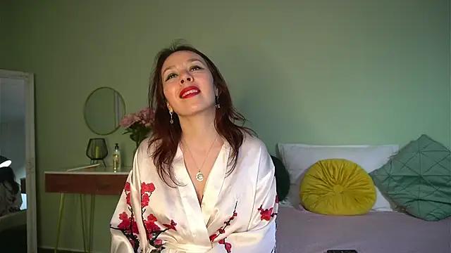Check-out our online cams range and interact on a personal level with our sweet girls streamers, showing off their voluptuous shapes and toys.