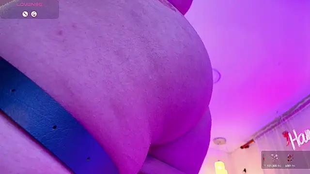 Check-out our online cams range and interact on a personal level with our sweet girls streamers, showing off their voluptuous shapes and toys.