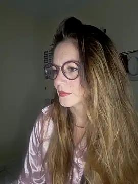 Check-out our online cams range and interact on a personal level with our sweet girls streamers, showing off their voluptuous shapes and toys.