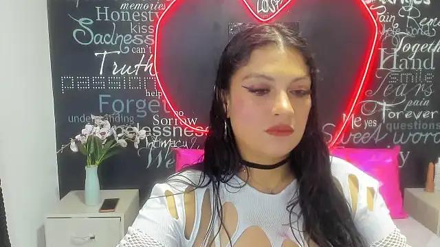 Check-out our online cams range and interact on a personal level with our sweet girls streamers, showing off their voluptuous shapes and toys.
