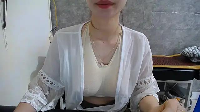 Check-out our online cams range and interact on a personal level with our sweet girls streamers, showing off their voluptuous shapes and toys.