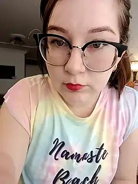 Check-out our online cams range and interact on a personal level with our sweet girls streamers, showing off their voluptuous shapes and toys.