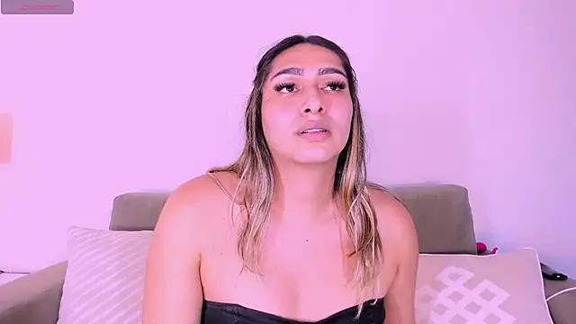 Check-out our online cams range and interact on a personal level with our sweet girls streamers, showing off their voluptuous shapes and toys.