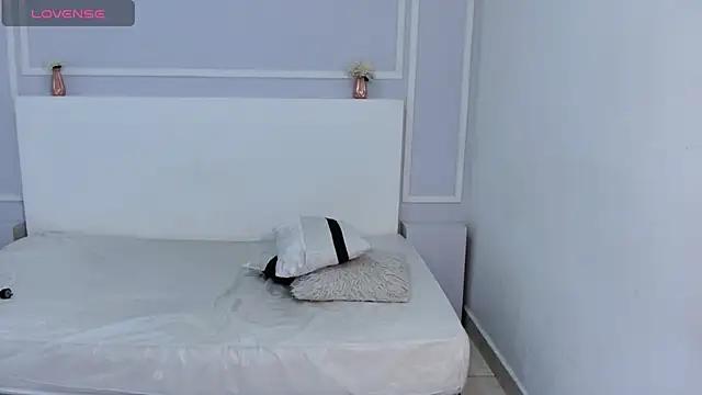 Check-out our online cams range and interact on a personal level with our sweet girls streamers, showing off their voluptuous shapes and toys.