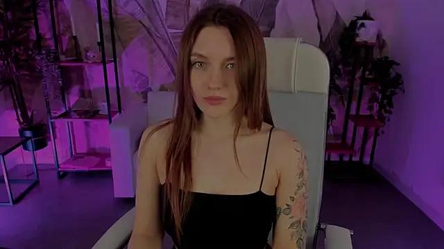 Check-out our online cams range and interact on a personal level with our sweet girls streamers, showing off their voluptuous shapes and toys.