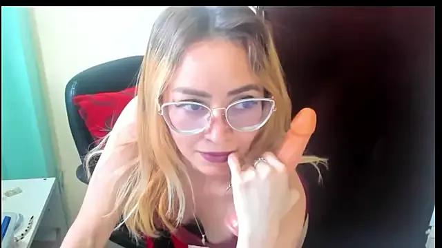 JuliaMack from StripChat is Freechat