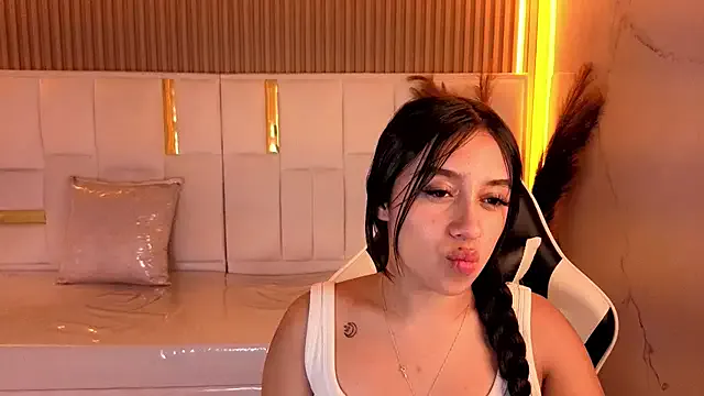 Juliana_Tx — Gentle spankings on the bottom