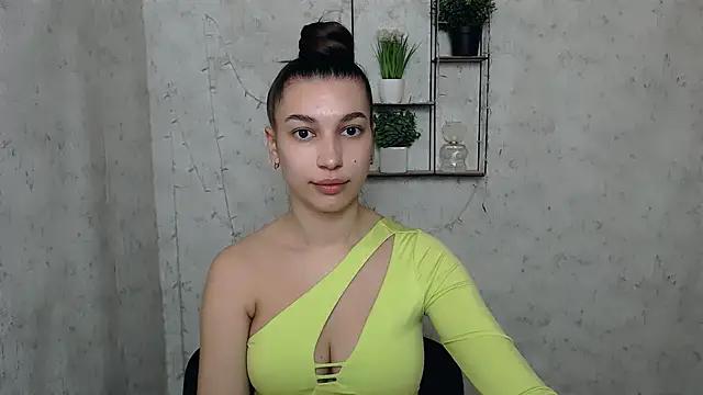 Check-out our online cams range and interact on a personal level with our sweet girls streamers, showing off their voluptuous shapes and toys.