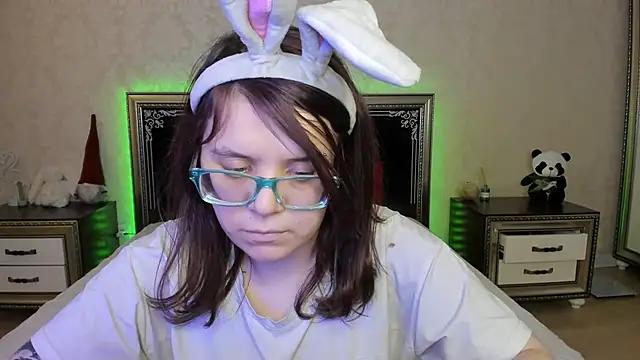 Check-out our online cams range and interact on a personal level with our sweet girls streamers, showing off their voluptuous shapes and toys.