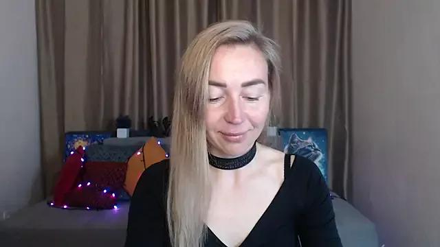 Check-out our online cams range and interact on a personal level with our sweet girls streamers, showing off their voluptuous shapes and toys.
