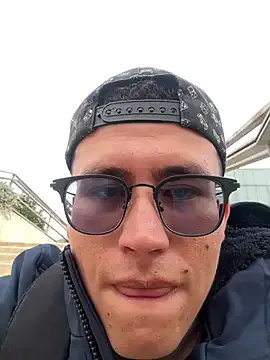 Kurtxxx22 — Take off pant