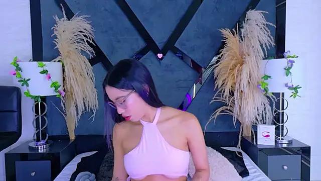 Check-out our online cams range and interact on a personal level with our sweet girls streamers, showing off their voluptuous shapes and toys.