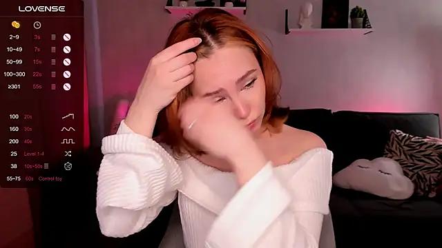 Check-out our online cams range and interact on a personal level with our sweet girls streamers, showing off their voluptuous shapes and toys.
