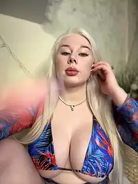 LaraHollywood from StripChat is Freechat