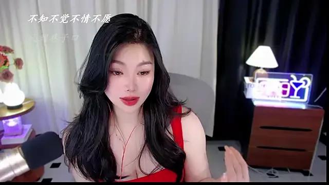 Check-out our online cams range and interact on a personal level with our sweet girls streamers, showing off their voluptuous shapes and toys.