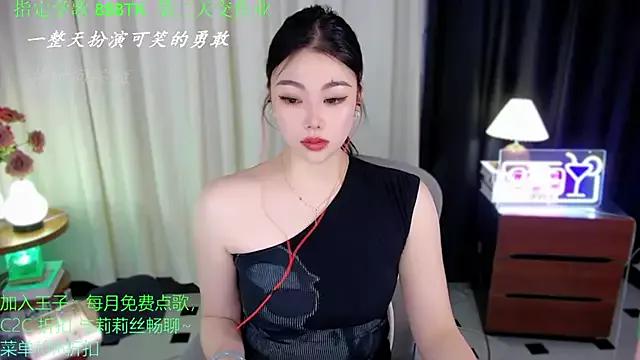 Check-out our online cams range and interact on a personal level with our sweet girls streamers, showing off their voluptuous shapes and toys.