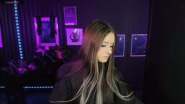 Check-out our online cams range and interact on a personal level with our sweet girls streamers, showing off their voluptuous shapes and toys.