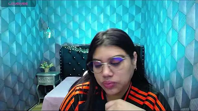 Check-out our online cams range and interact on a personal level with our sweet girls streamers, showing off their voluptuous shapes and toys.