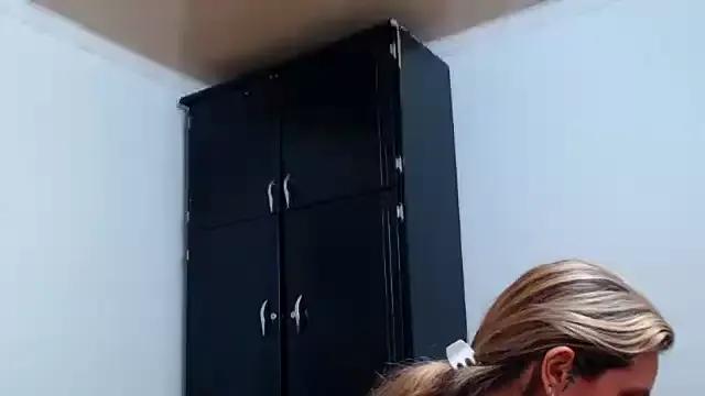 Liseth_f00x from StripChat is Freechat