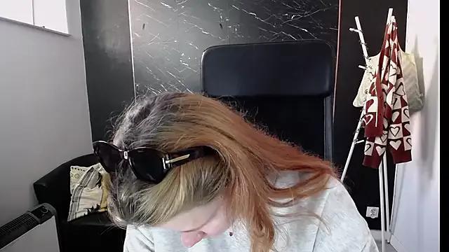 littleviki7 from StripChat is Freechat