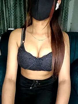 Check-out our online cams range and interact on a personal level with our sweet girls streamers, showing off their voluptuous shapes and toys.