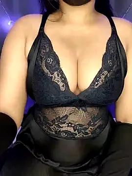Check-out our online cams range and interact on a personal level with our sweet girls streamers, showing off their voluptuous shapes and toys.
