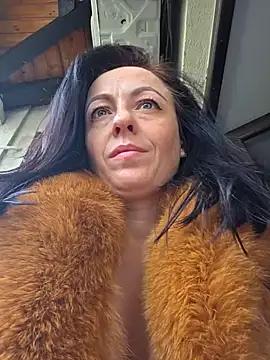Check-out our online cams range and interact on a personal level with our sweet girls streamers, showing off their voluptuous shapes and toys.