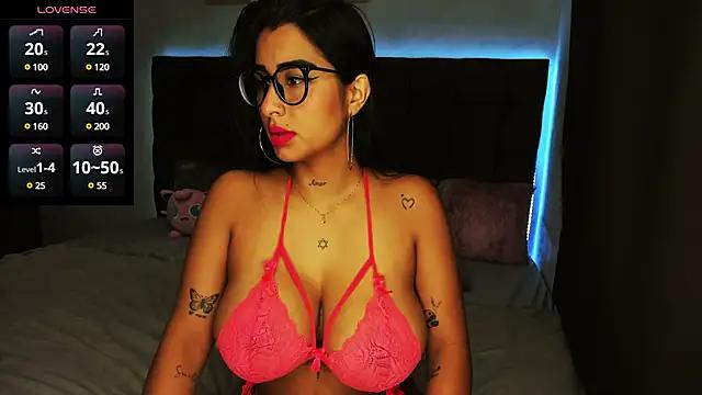 Check-out our online cams range and interact on a personal level with our sweet girls streamers, showing off their voluptuous shapes and toys.