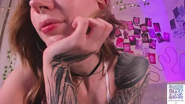 Check-out our online cams range and interact on a personal level with our sweet girls streamers, showing off their voluptuous shapes and toys.