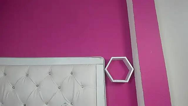 Check-out our online cams range and interact on a personal level with our sweet girls streamers, showing off their voluptuous shapes and toys.
