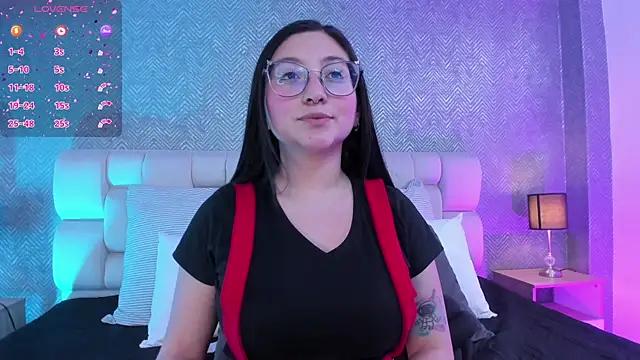 Check-out our online cams range and interact on a personal level with our sweet girls streamers, showing off their voluptuous shapes and toys.